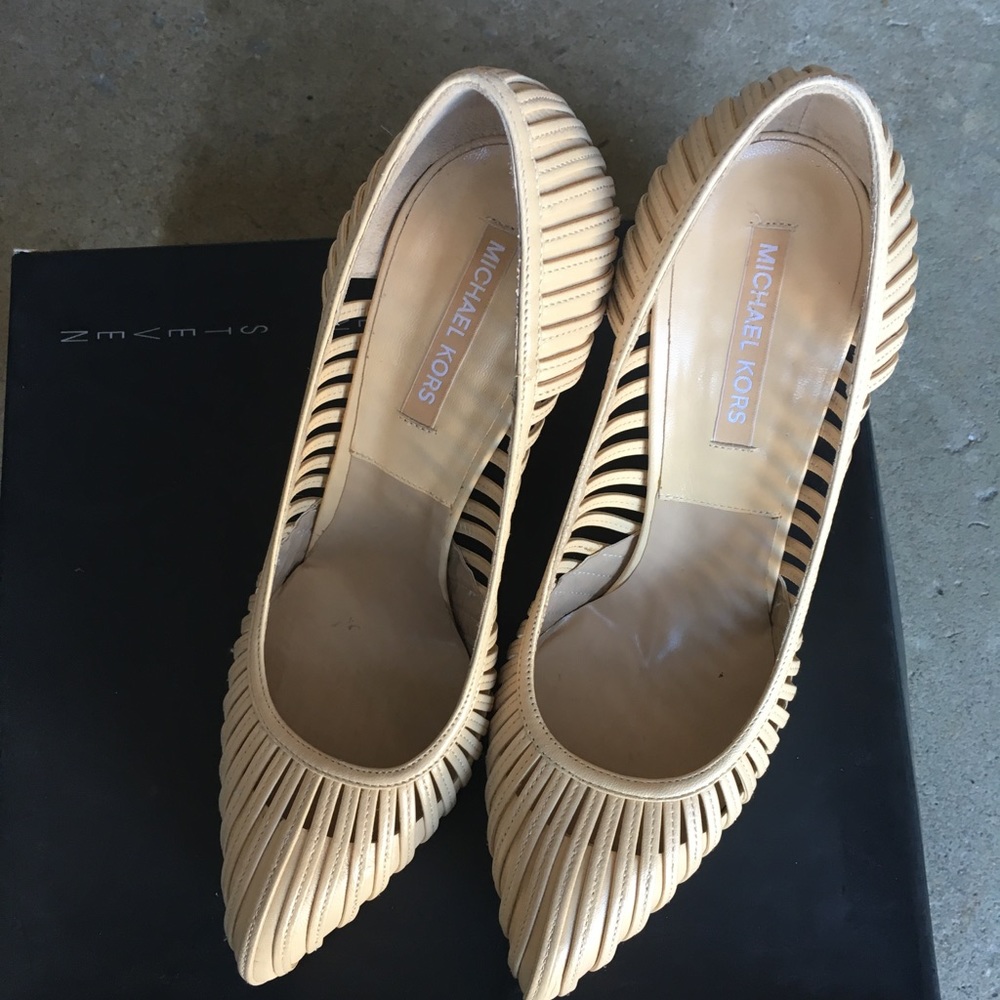 Michael Kors nude pumps. Hardly worn!